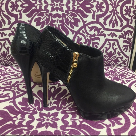 Leather Michael Kors Black Leather Booties w/ Python-sz 9 - Picture 6 of 7